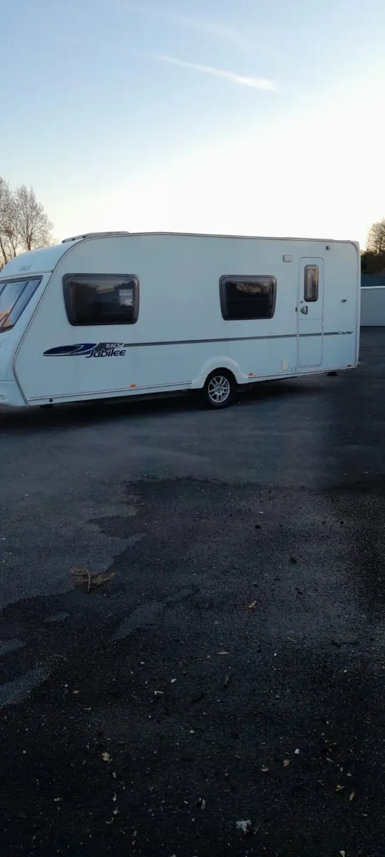 FANTASTIC 6-8 BERTH ACE JUBILEE TOURING CARAVAN. - Image 2