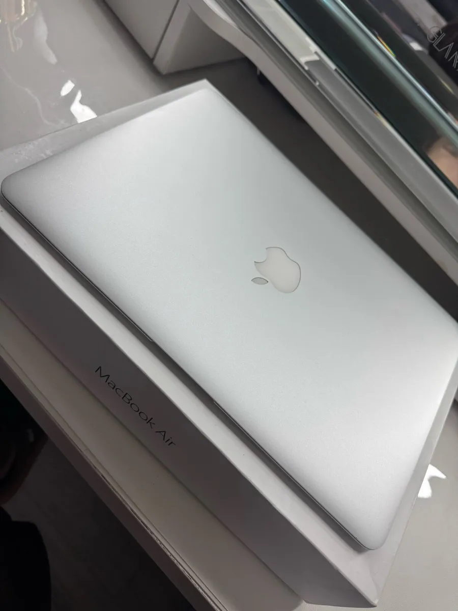 MacBook Air 2015 - Image 1