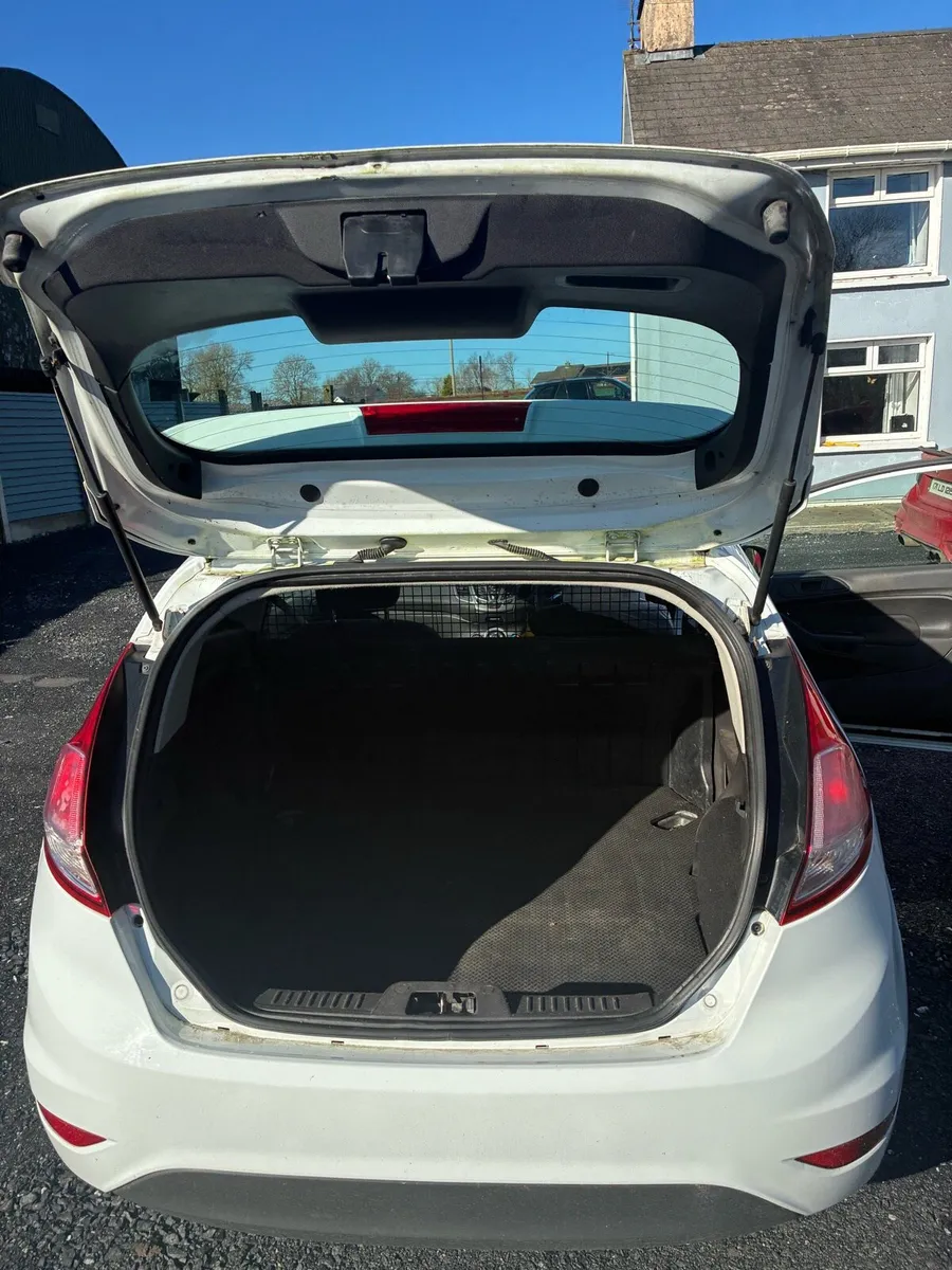 Ford fiesta - Image 4