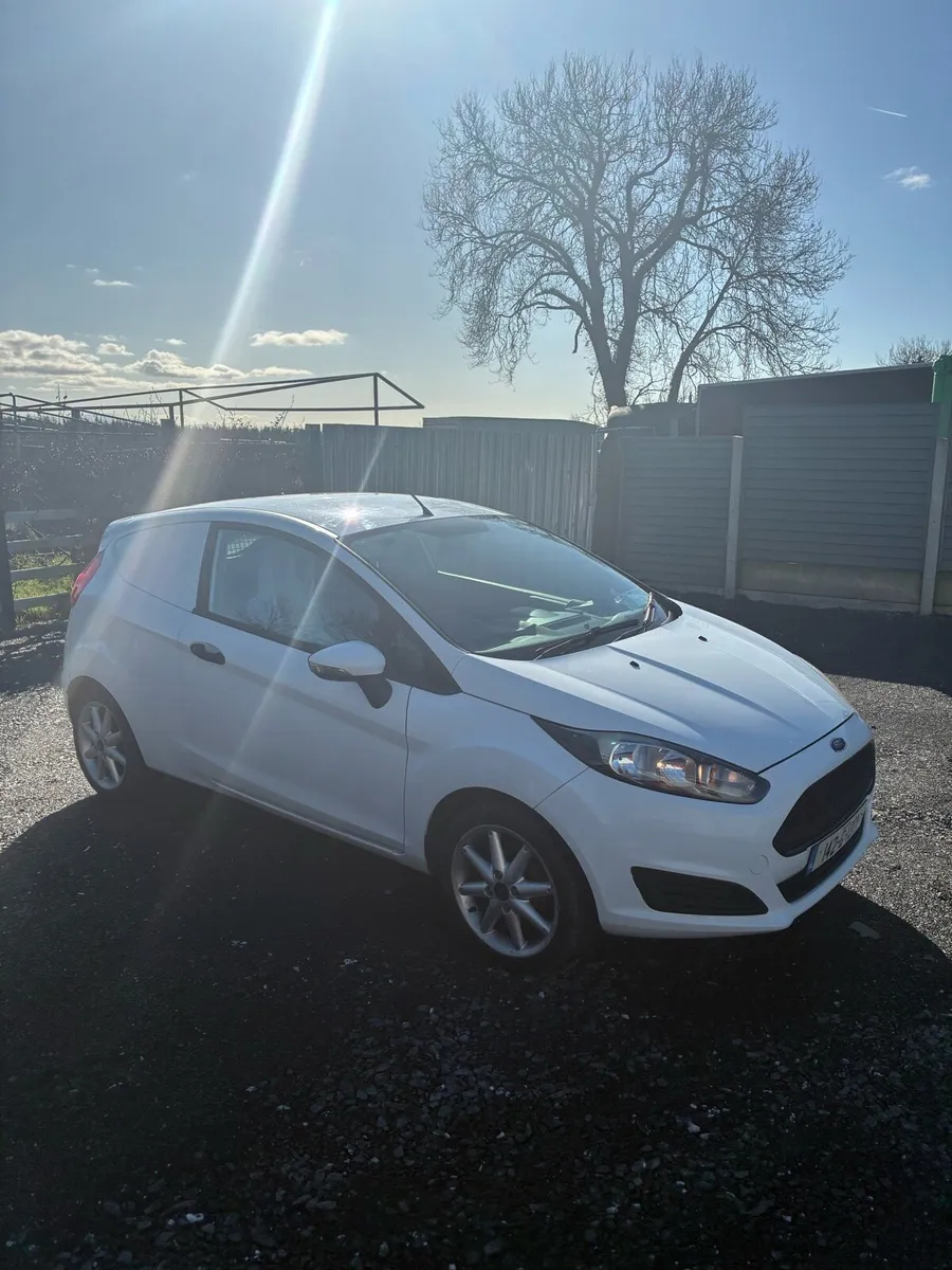 Ford fiesta - Image 2