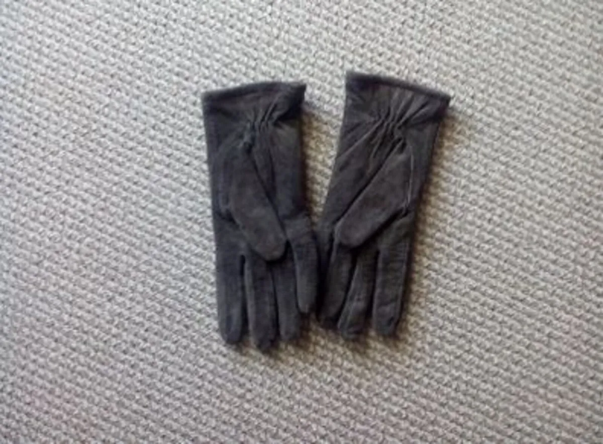 Women's Suede Gloves.