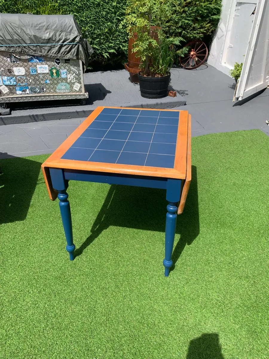 Kitchen table - Image 1