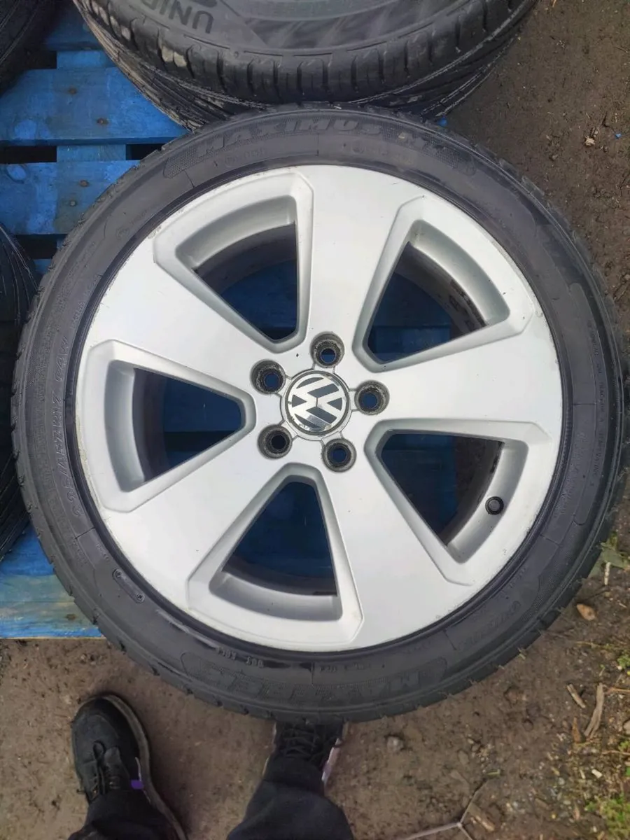 VW 17' ALLOYS WITH GOOD TYRES - Image 1