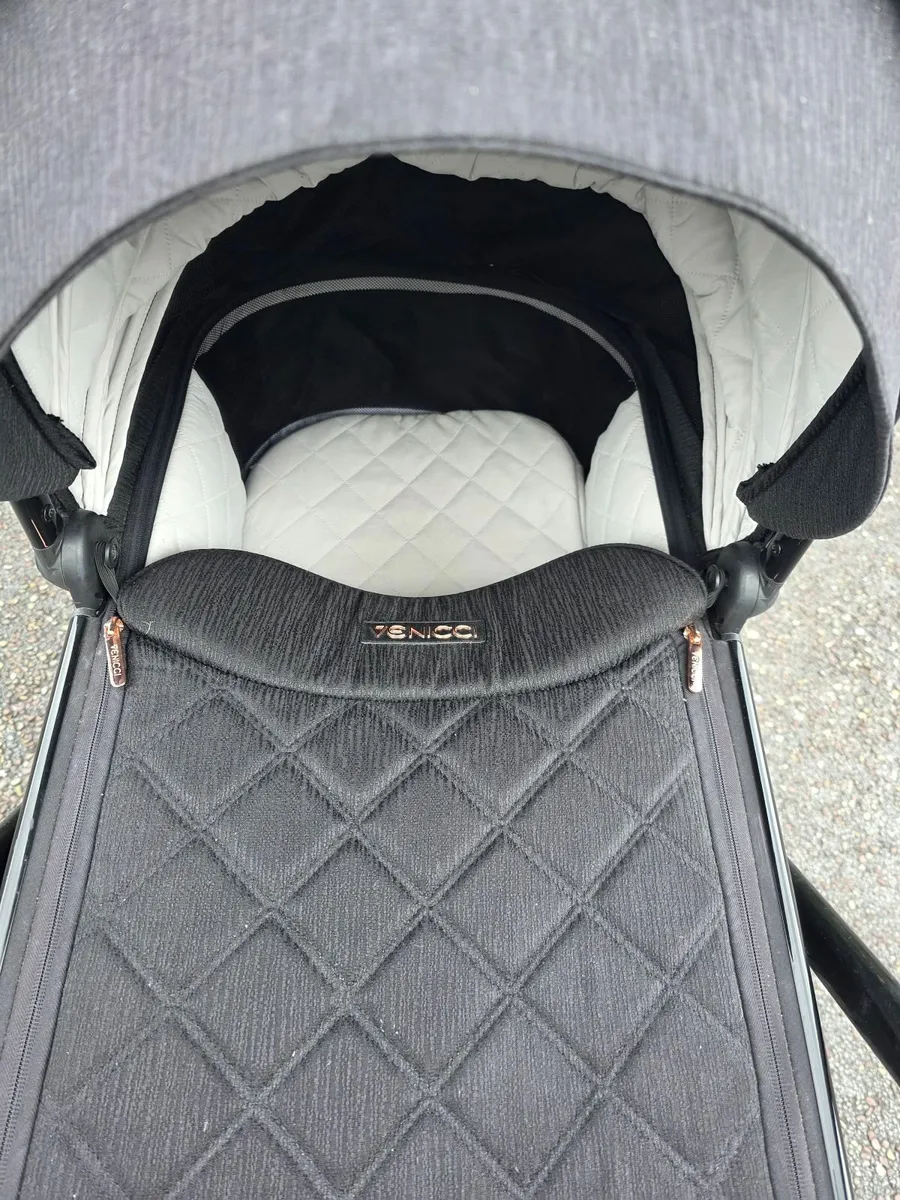 Venicci Tinum Travel System – Excellent Condition - Image 3