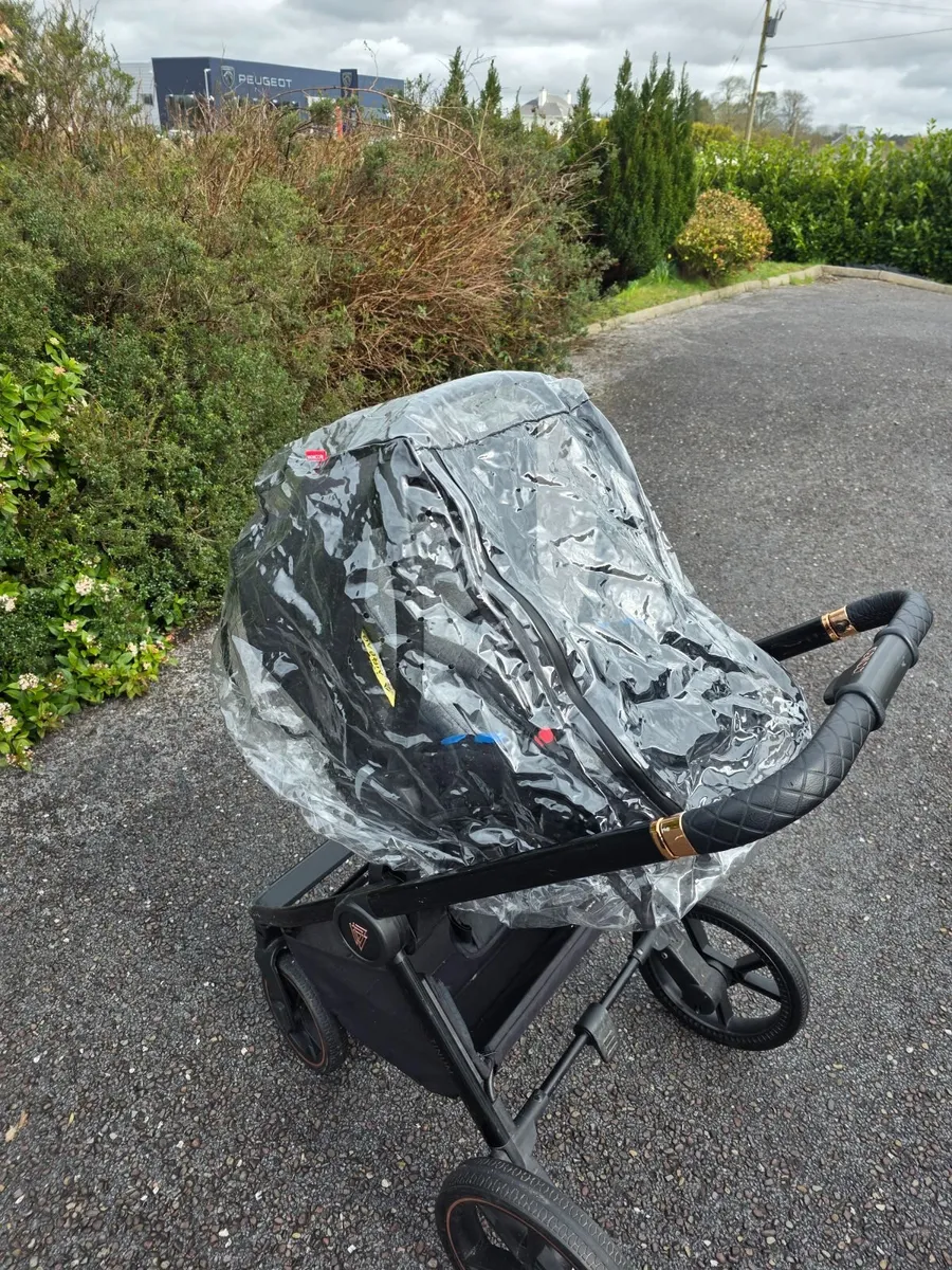 Venicci Tinum Travel System – Excellent Condition - Image 4
