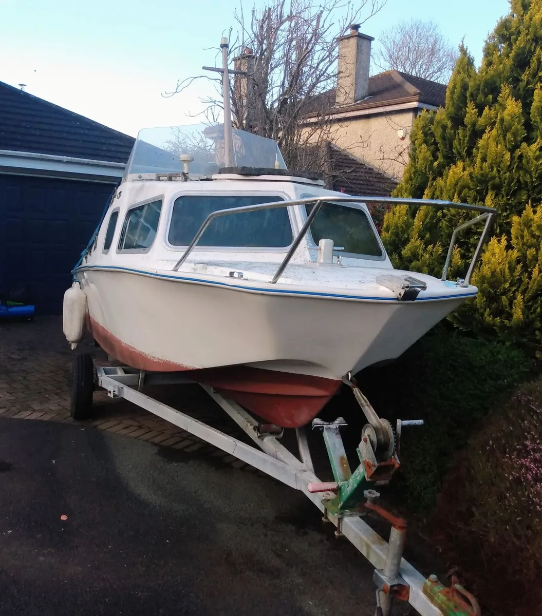 Boat, engine and trailer - Image 1