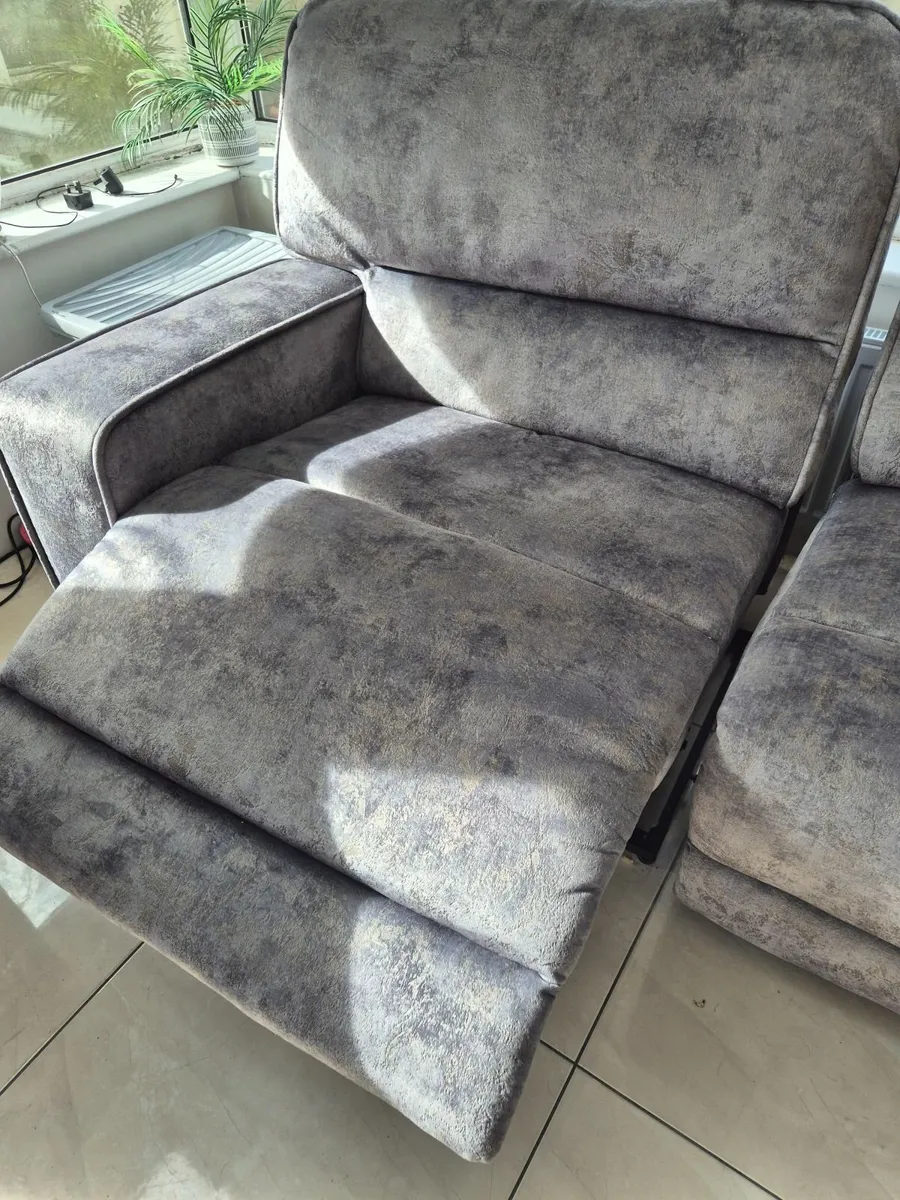 Corner reclining couch - Image 4