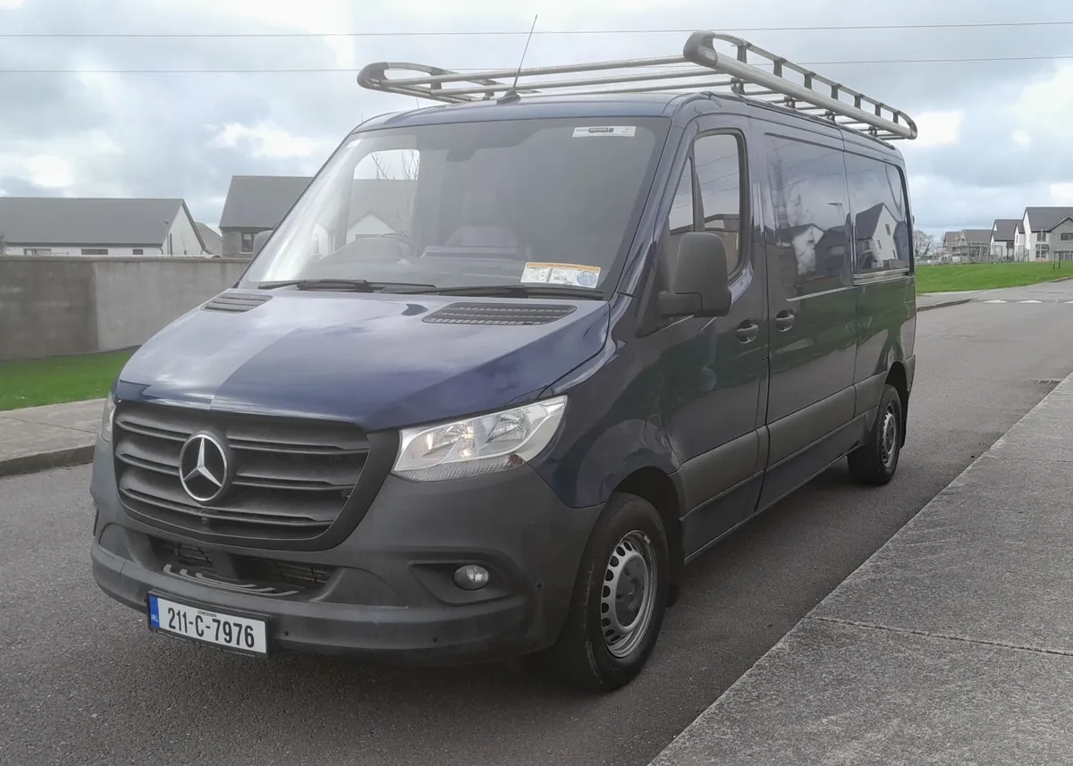 Mercedes sprinter 211 compact Cvrt and tax - Image 3
