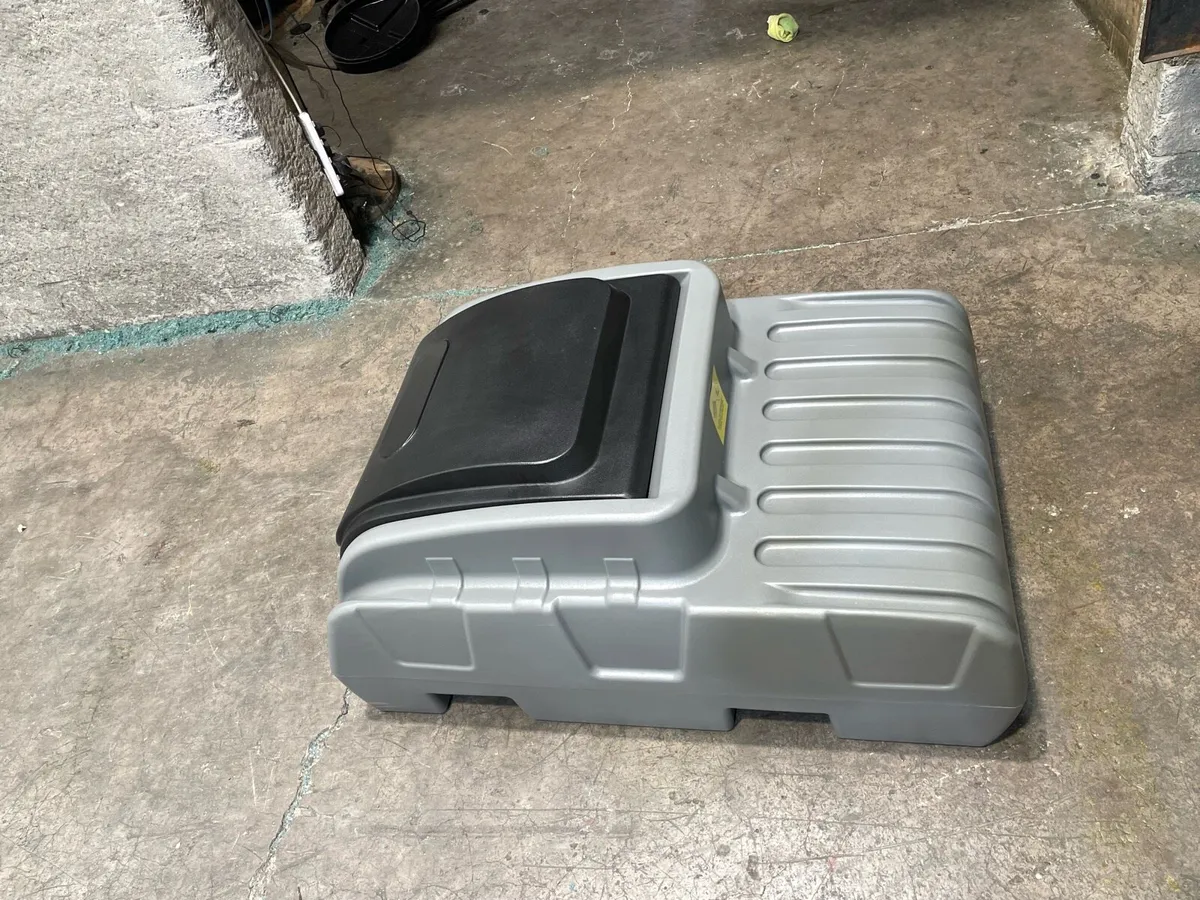 Oil storage tanks - Image 4