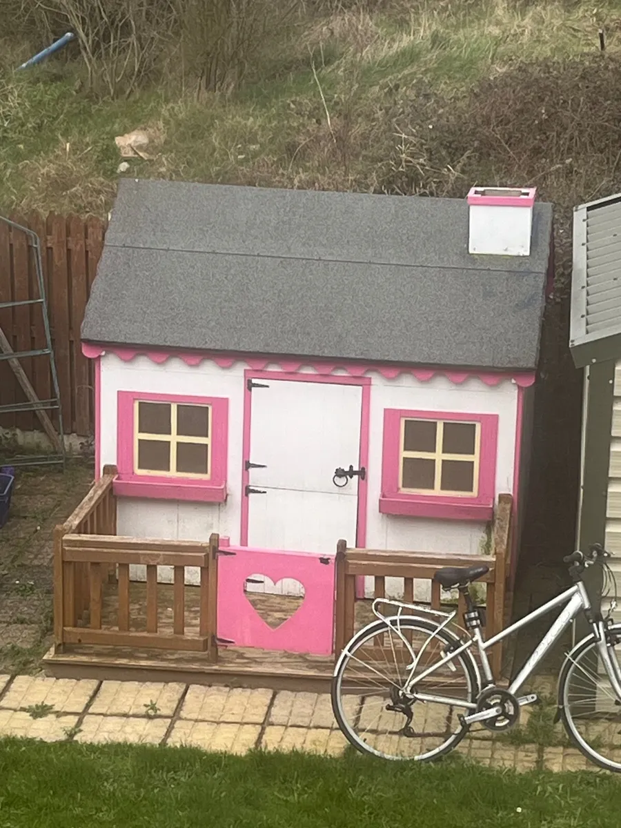 Kids play house - Image 1