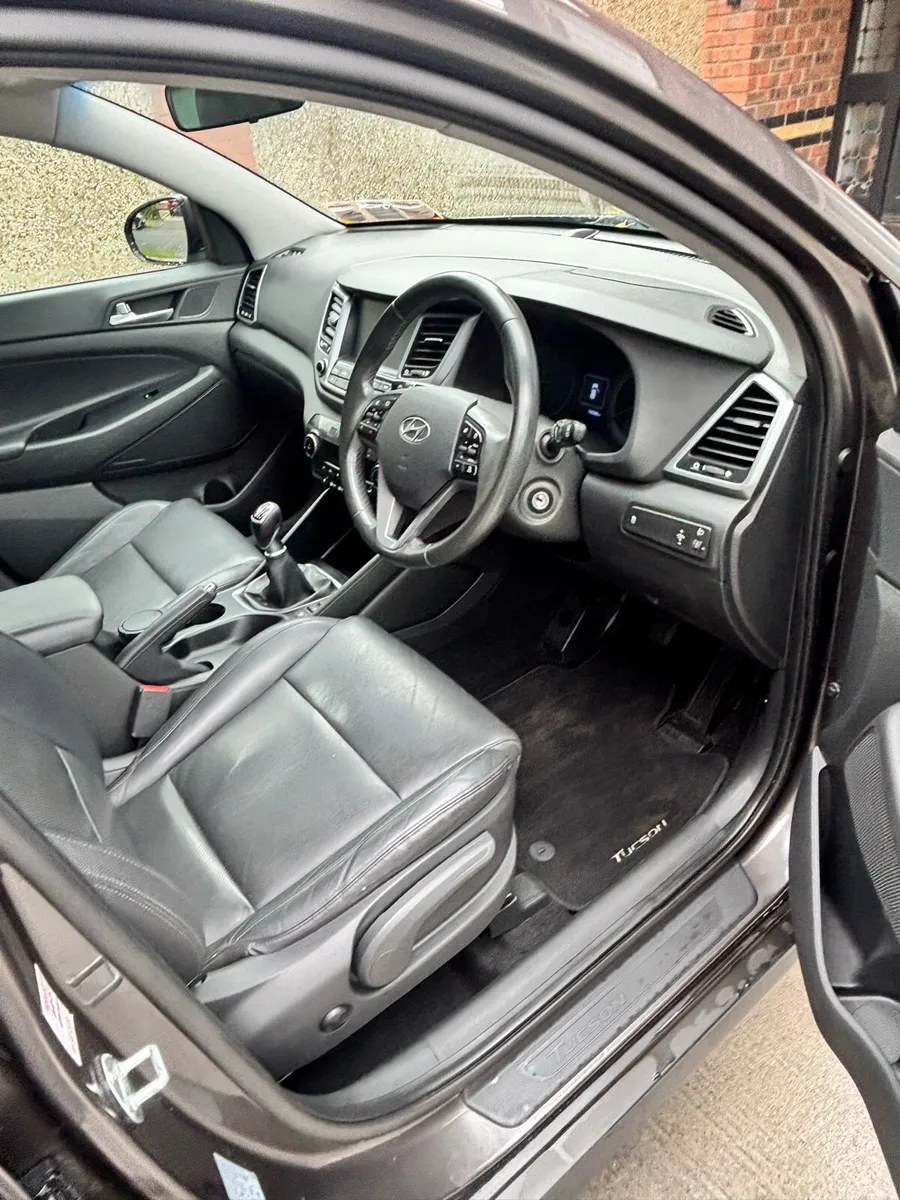 Hyundai Tuscan - Image 4