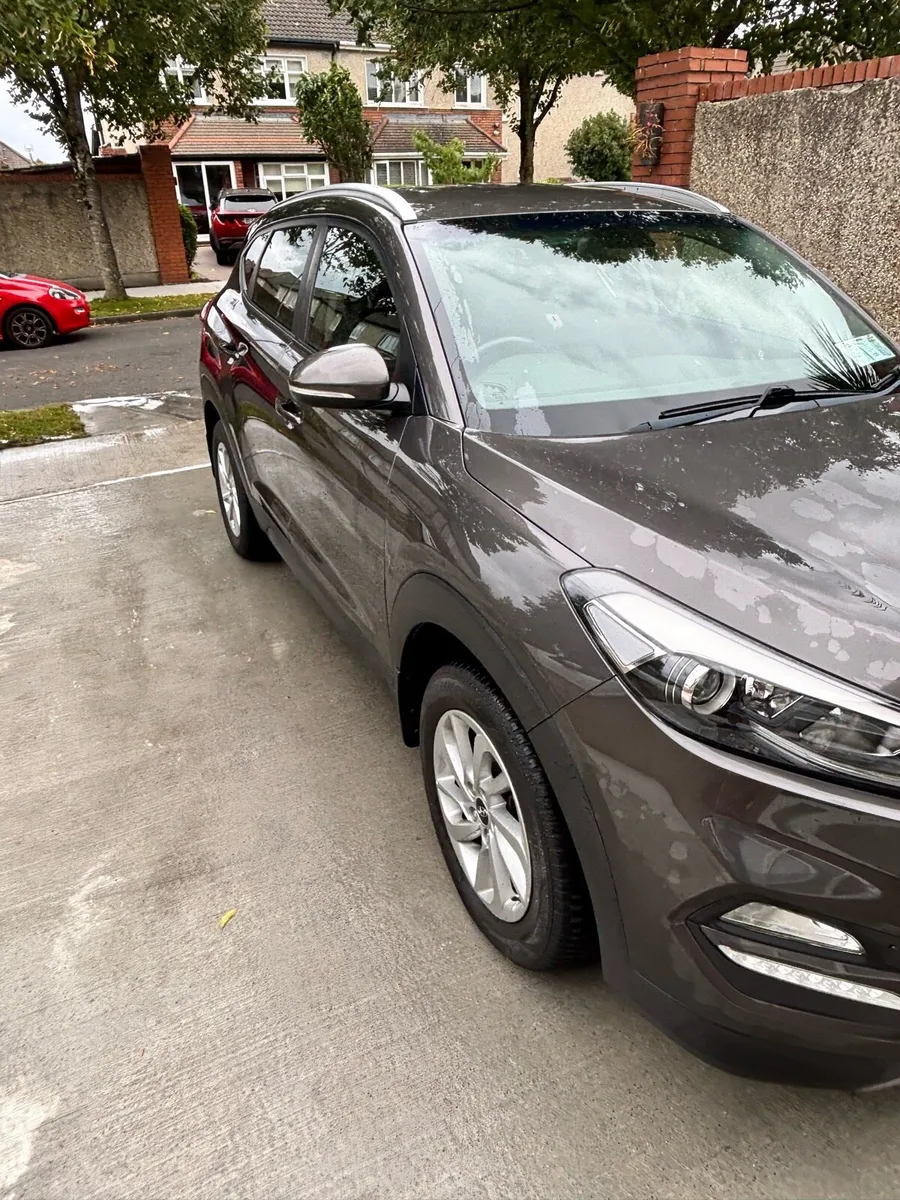 Hyundai Tuscan - Image 1