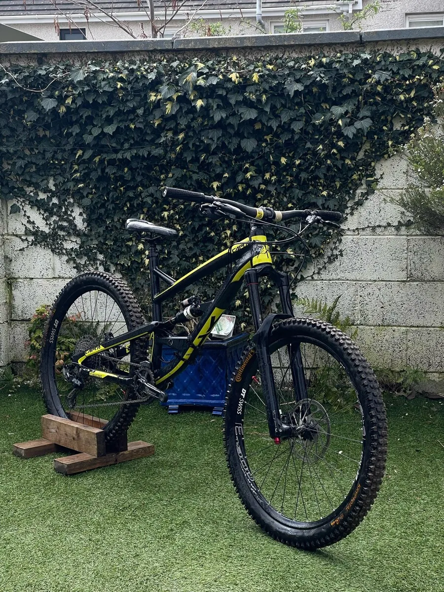 2017 YT Capra - Image 1