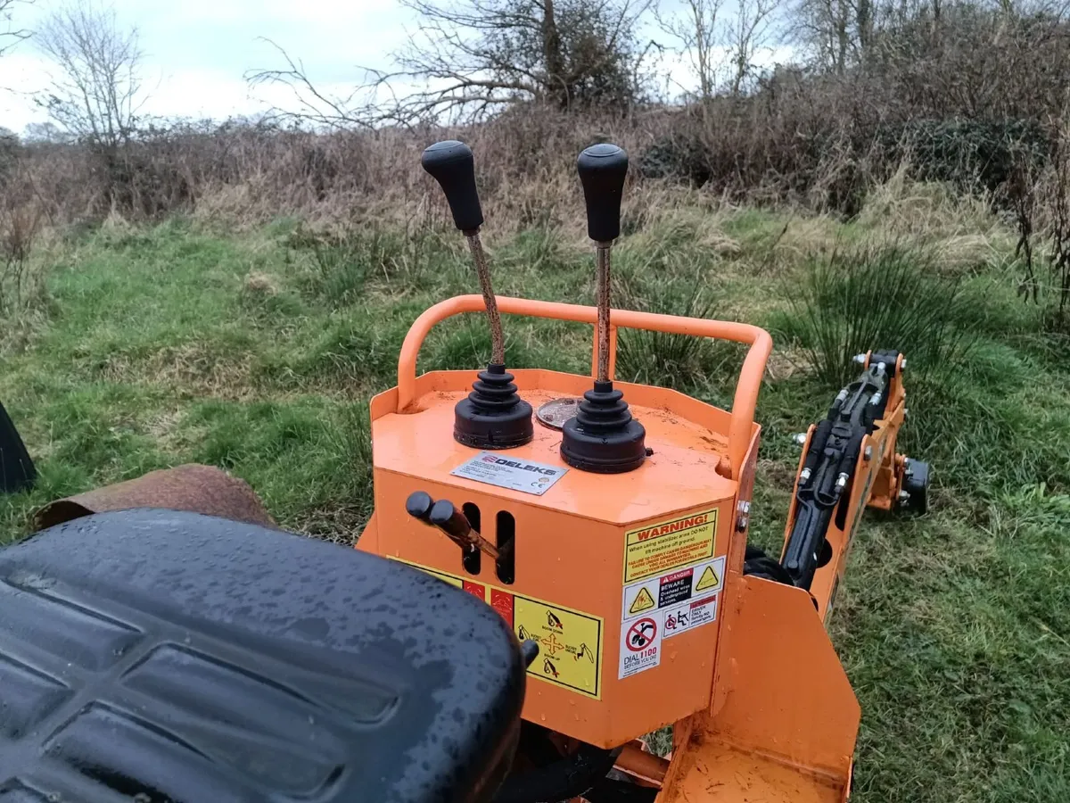 Deleks Backhoe for Compact Tractor - Image 2