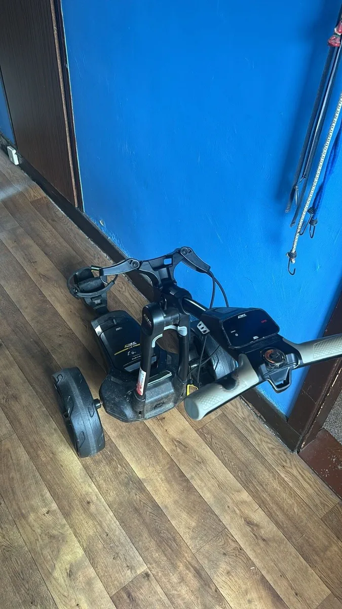Must go Powakaddy FX5 36 hole lithium trolly - Image 1