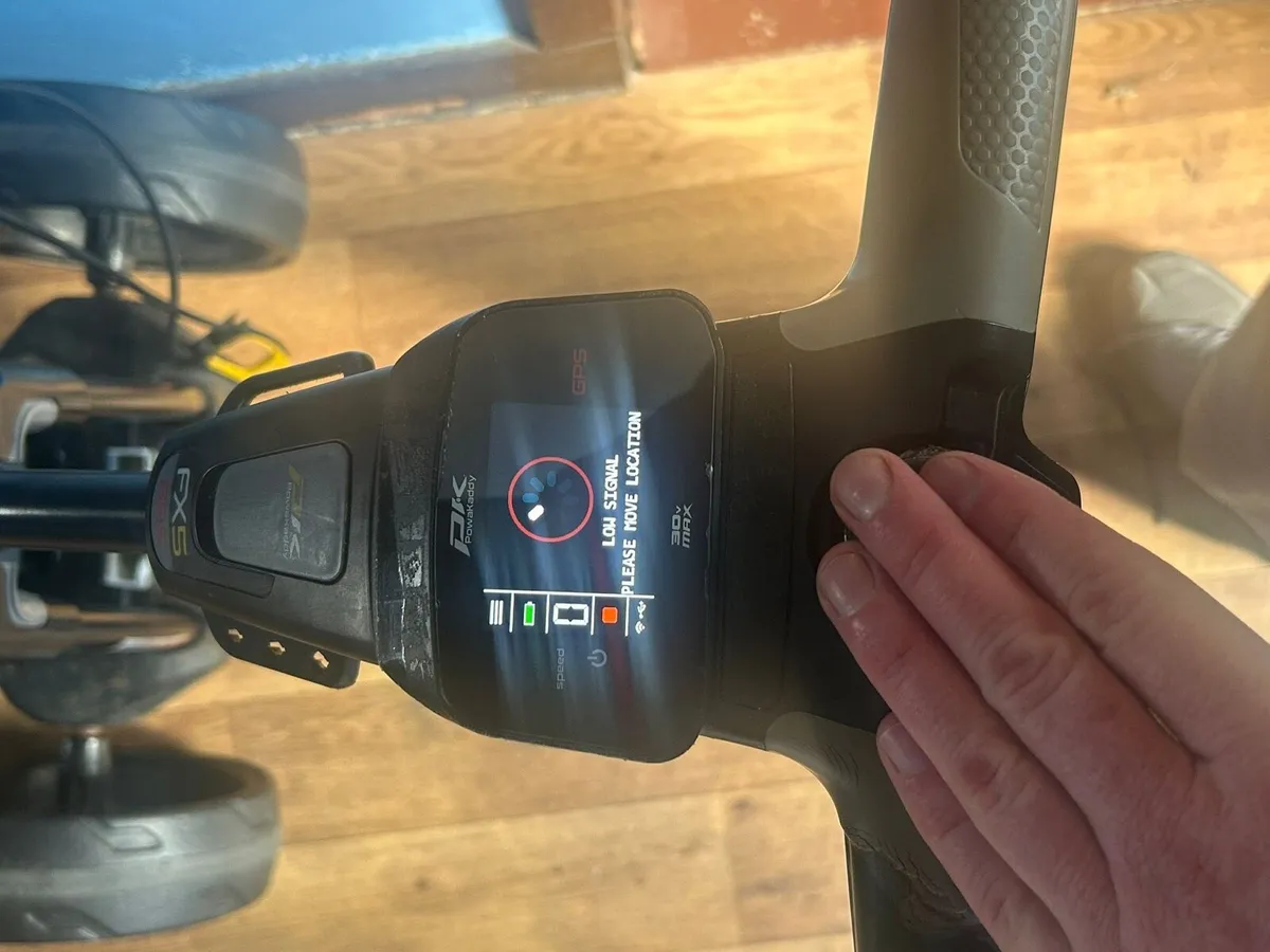 Must go Powakaddy FX5 36 hole lithium trolly - Image 4