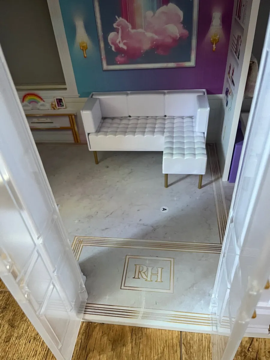 Doll house rainbow high - Image 3