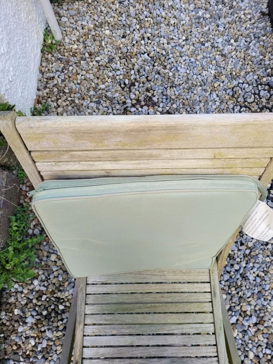 Garden furniture - wooden table + 7 chairs + cushi - Image 2