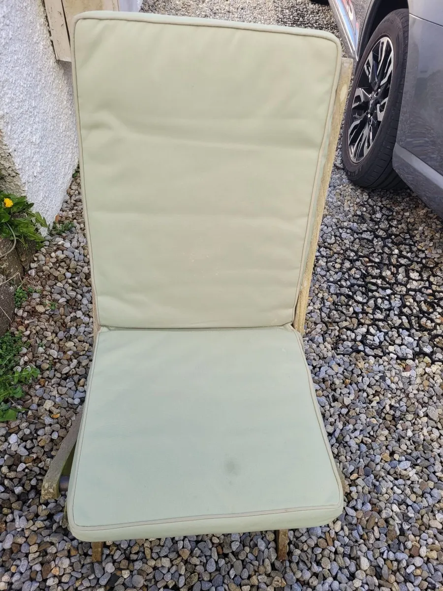 Garden furniture - wooden table + 7 chairs + cushi - Image 3