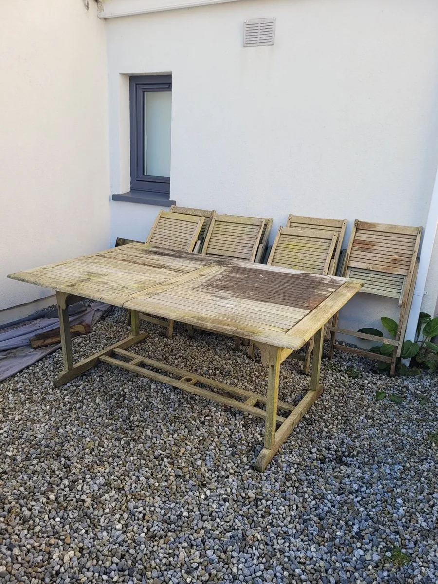 Garden furniture - wooden table + 7 chairs + cushi - Image 1
