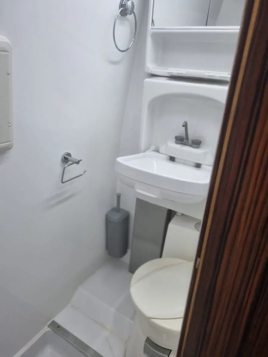 Mercedes sprinter Campervan. 4berth - Image 4