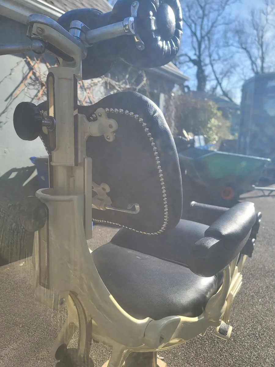 Dentist chair - Image 4