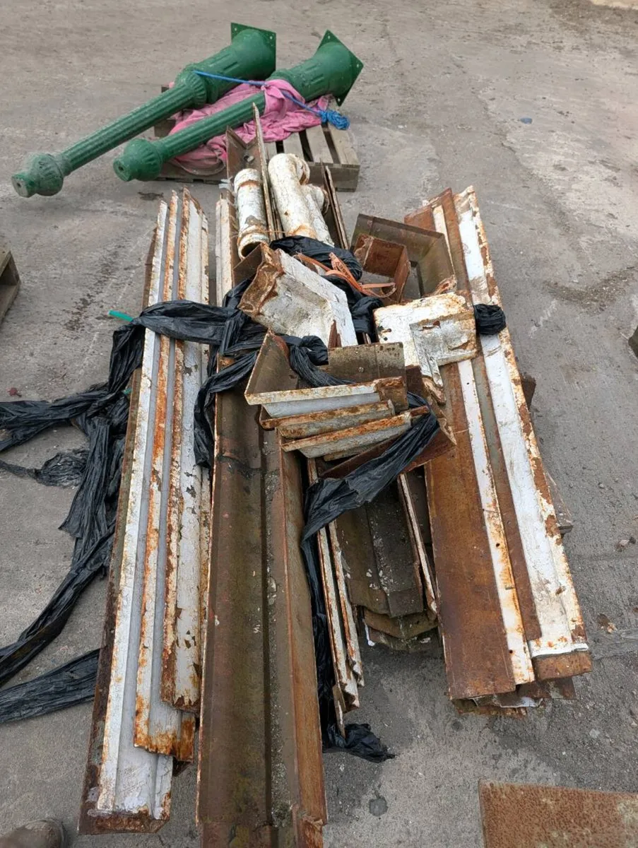 Old castiron gutter's & down pipe - Image 3