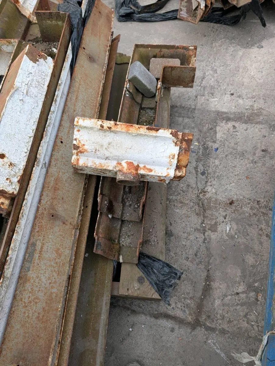 Old castiron gutter's & down pipe - Image 1