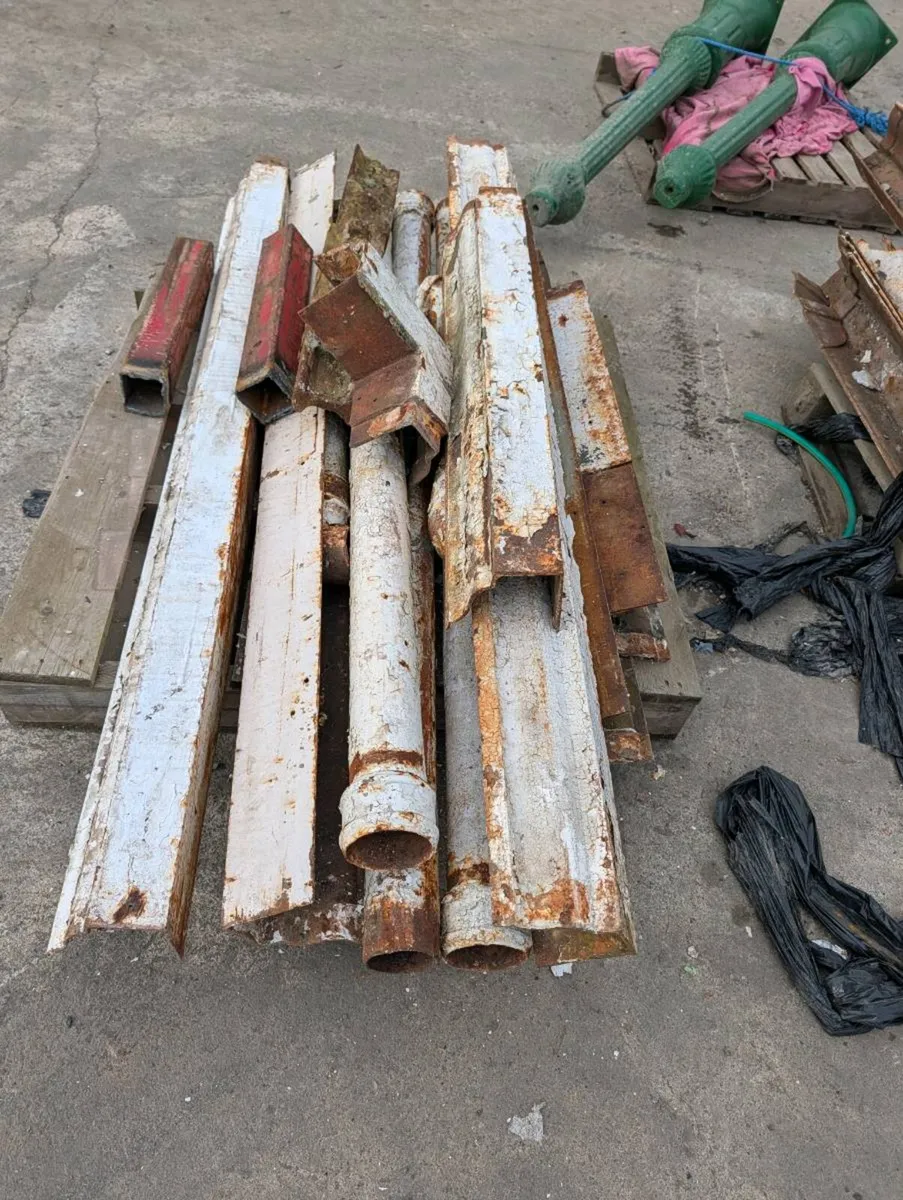 Old castiron gutter's & down pipe - Image 2