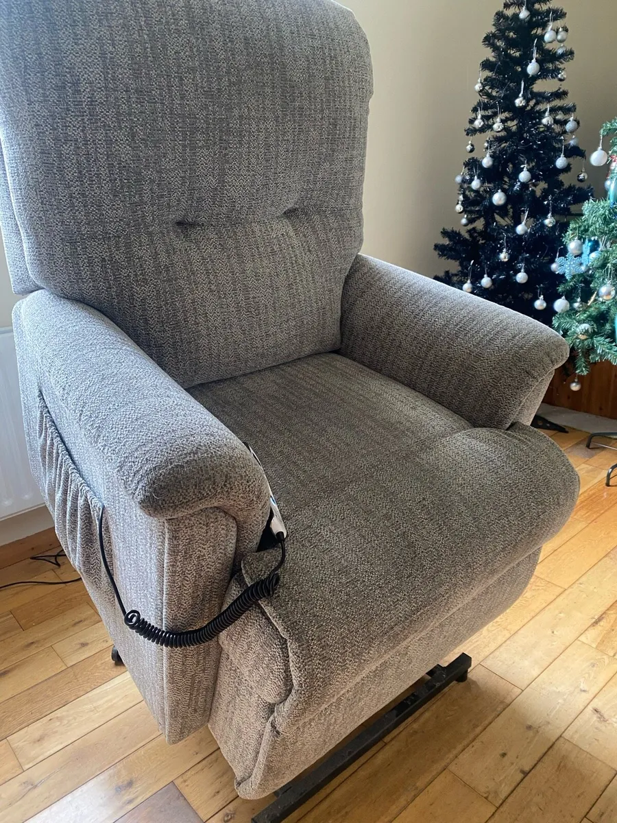 Sherborne Dual Motor Rise & Recline Chair - Image 1