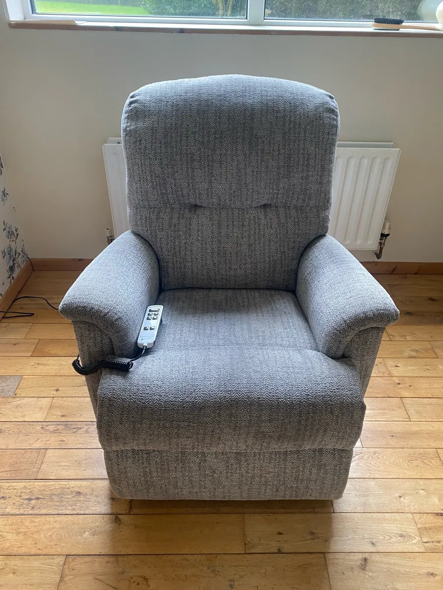 Sherborne Dual Motor Rise & Recline Chair - Image 2