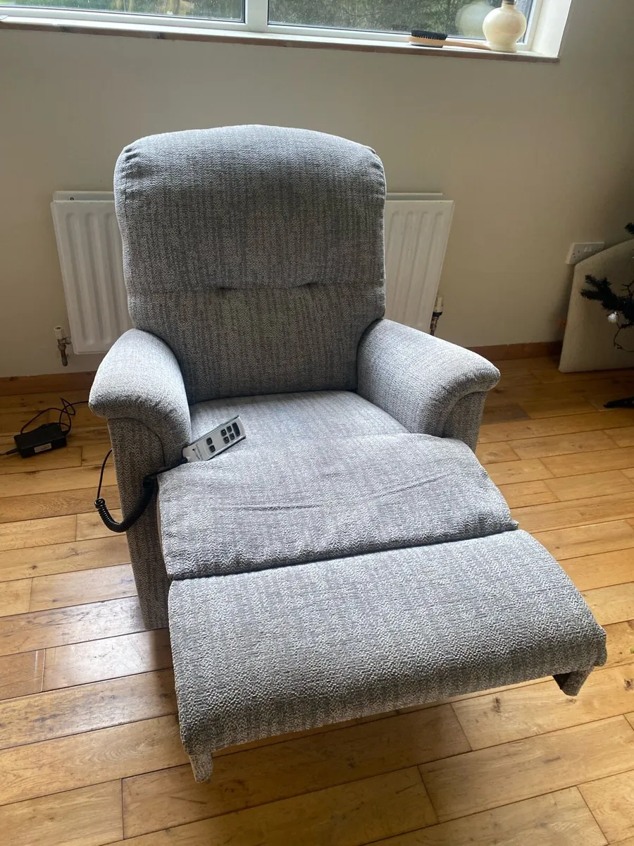 Sherborne Dual Motor Rise & Recline Chair - Image 3