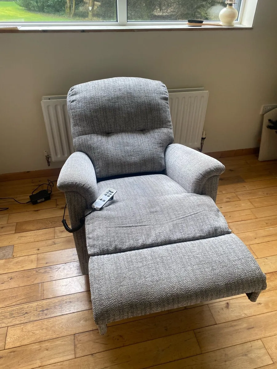 Sherborne Dual Motor Rise & Recline Chair - Image 4