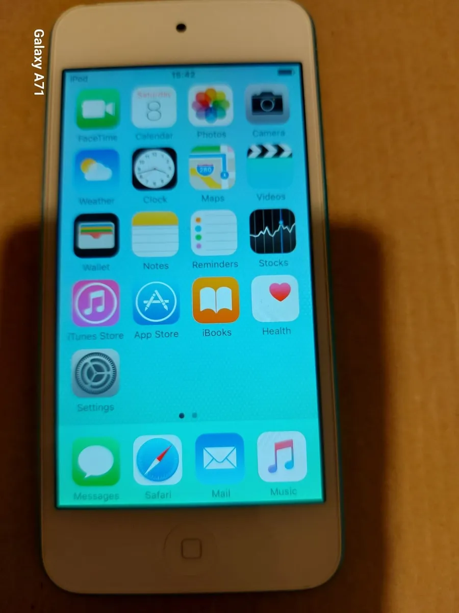Apple iPod Touch, 5th Generation, 16GB, Blue - Image 1