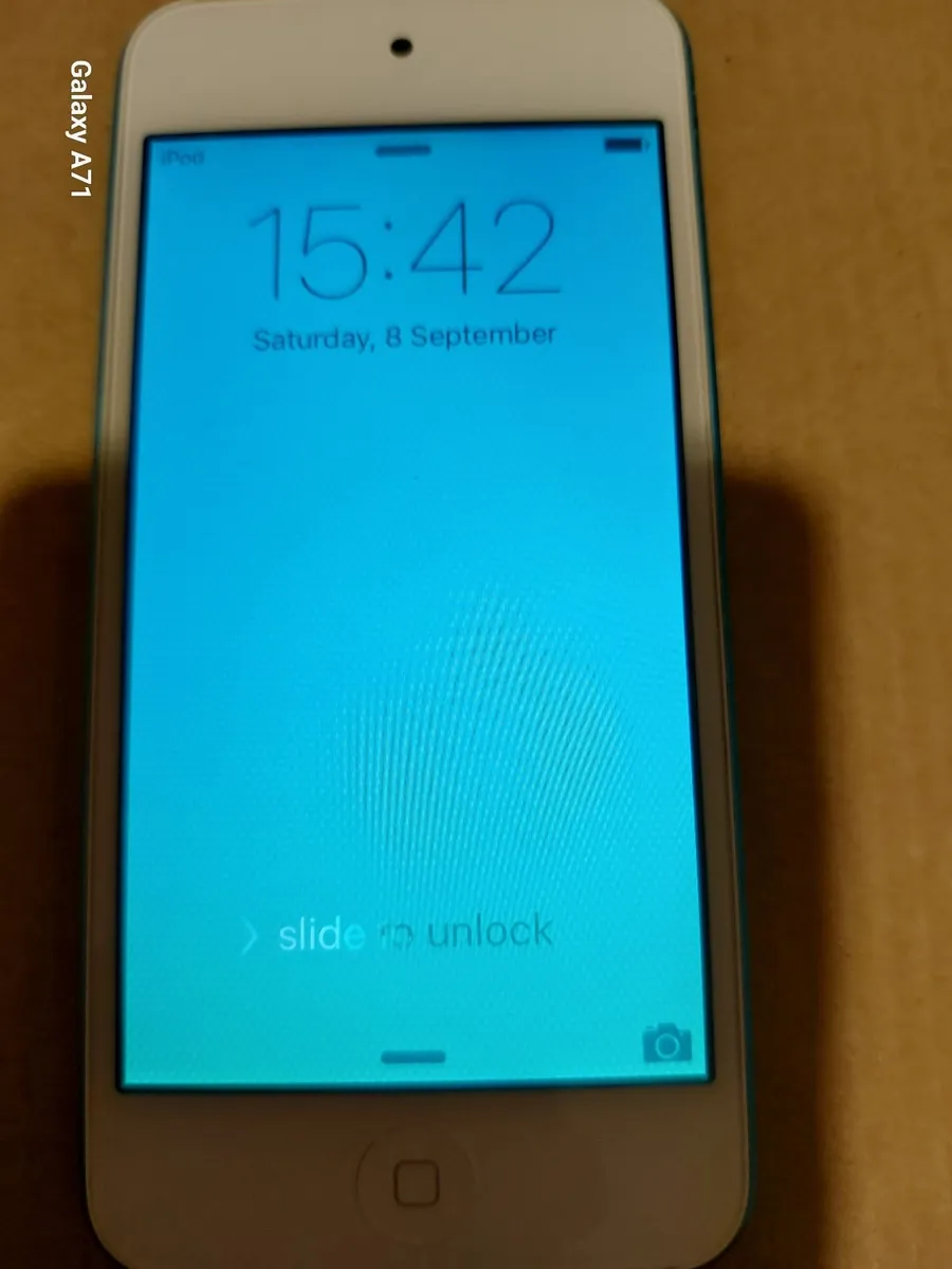 Apple iPod Touch, 5th Generation, 16GB, Blue - Image 3