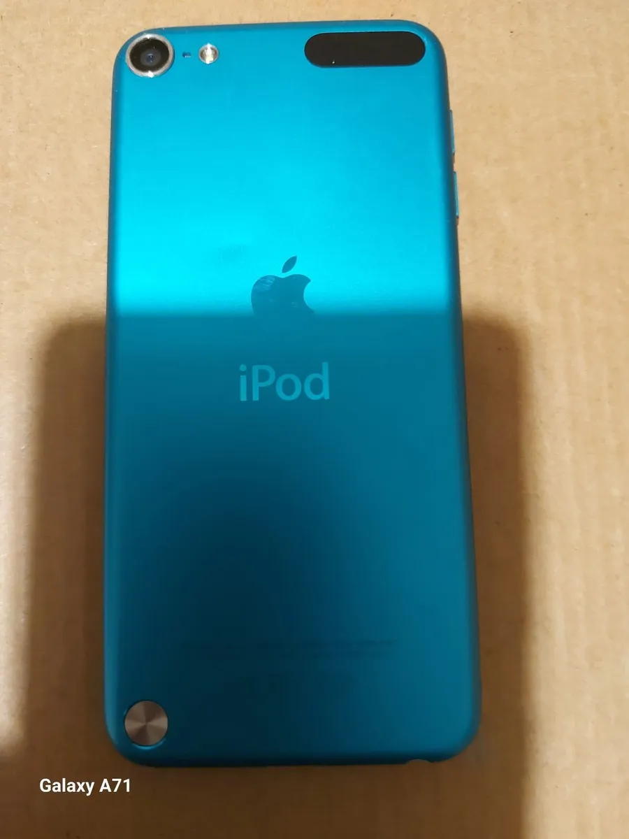 Apple iPod Touch, 5th Generation, 16GB, Blue - Image 2