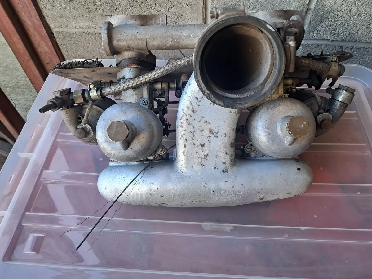 Twin Su hs4 1 and 1/2 inc carburettors - Image 1