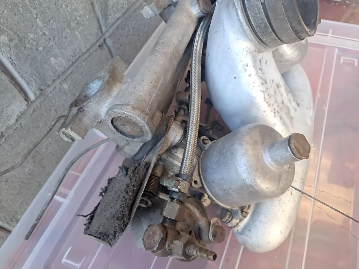 Twin Su hs4 1 and 1/2 inc carburettors - Image 3