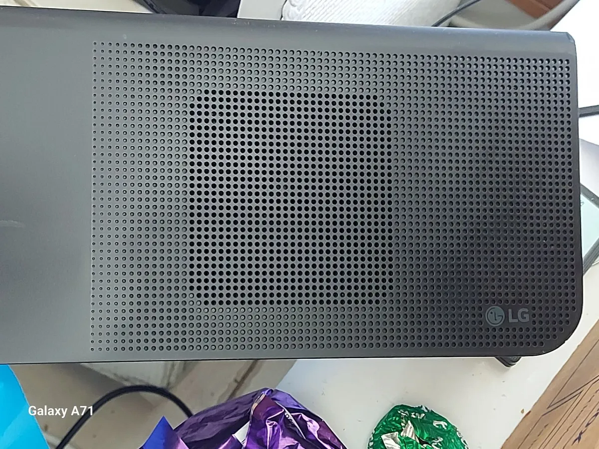 LG Wi-Fi Soundbar Model US95TR, Excellent condion - Image 3