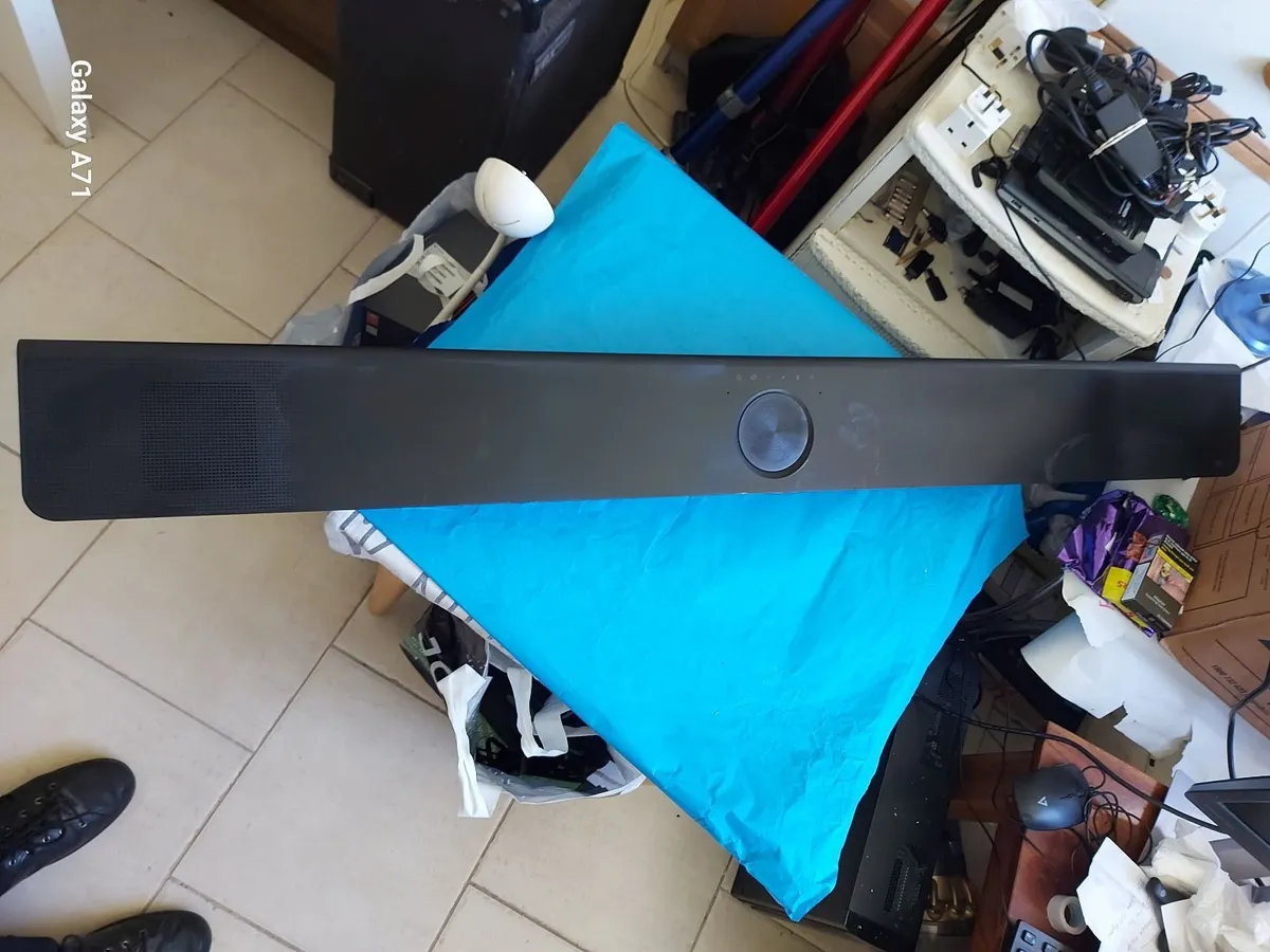 LG Wi-Fi Soundbar Model US95TR, Excellent condion - Image 1