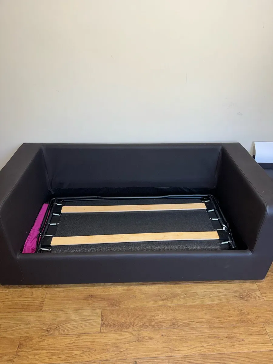 Couch/pull out bed - Image 3