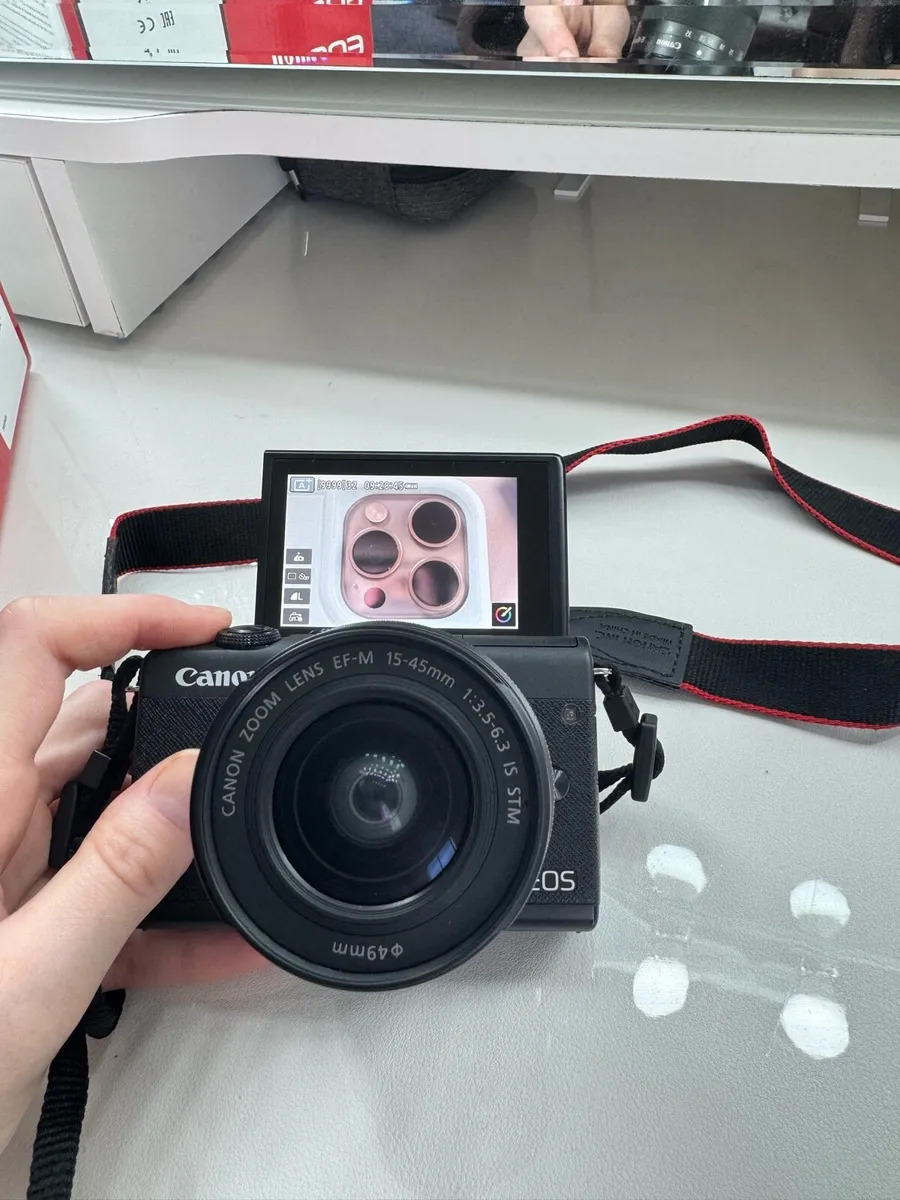 Canon EOS M200 Camera - Image 1