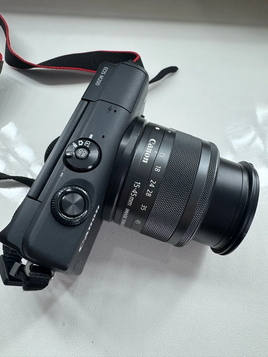Canon M200 Camera - Image 3