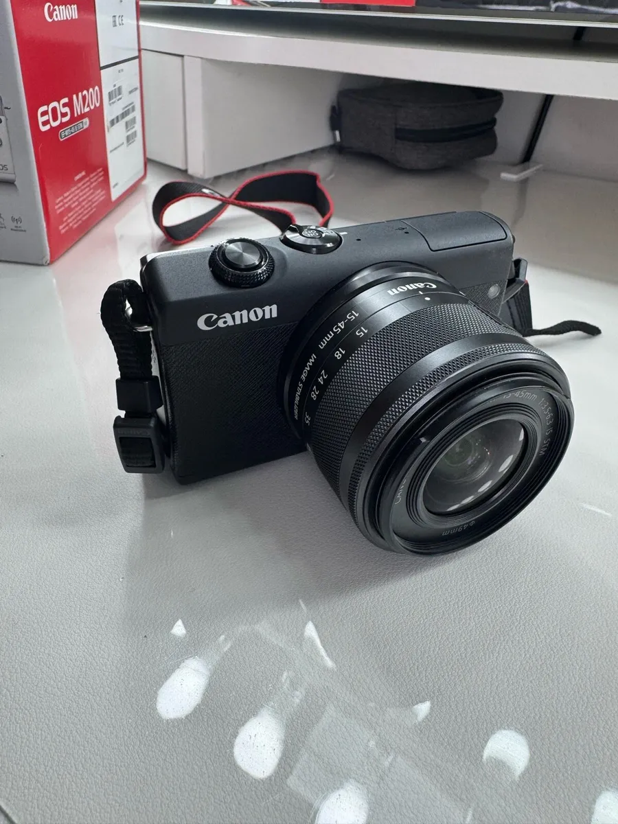 Canon M200 Camera - Image 4