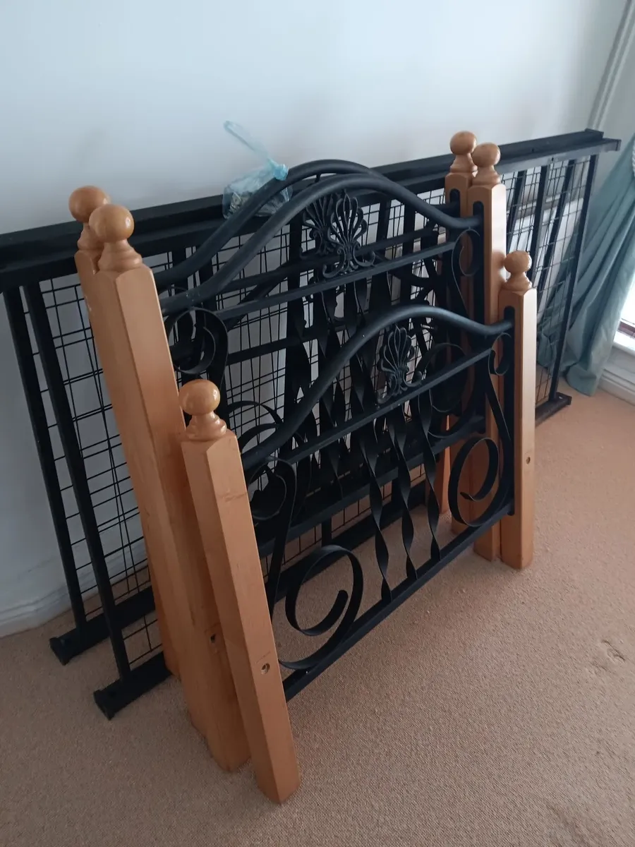 Bed frames x 2 - Image 1