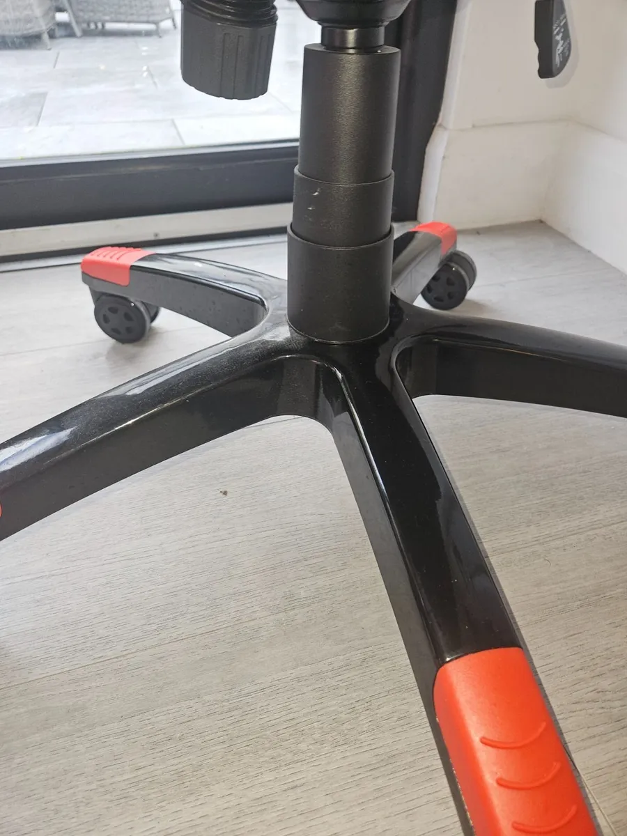 Gaming chair - Image 4