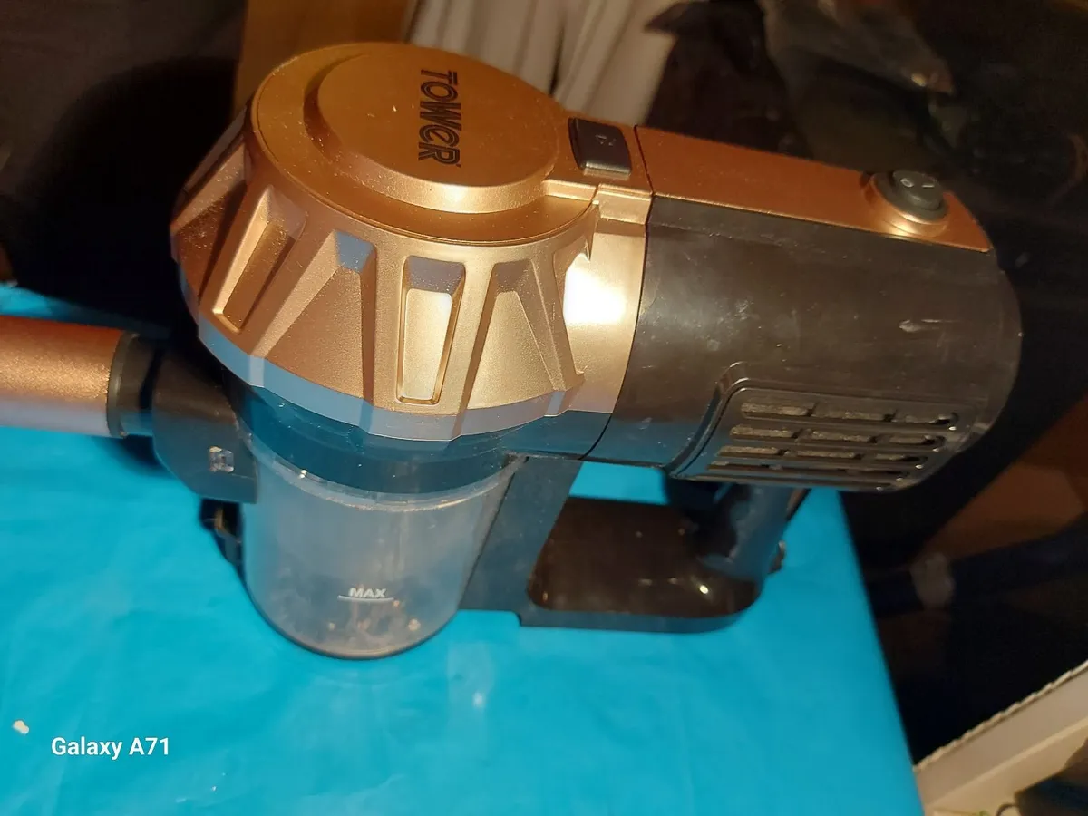 TOWER Verticle wired vacuum cleaner New condition - Image 3