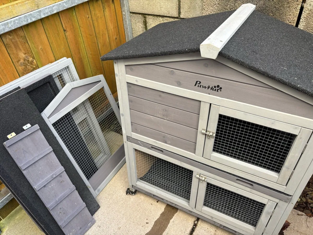 Rabbit hutch with extension all on wheels - Image 1