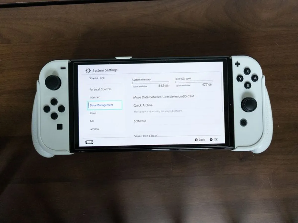 Nintendo Switch OLED + Case + 512GB SD card - Image 1