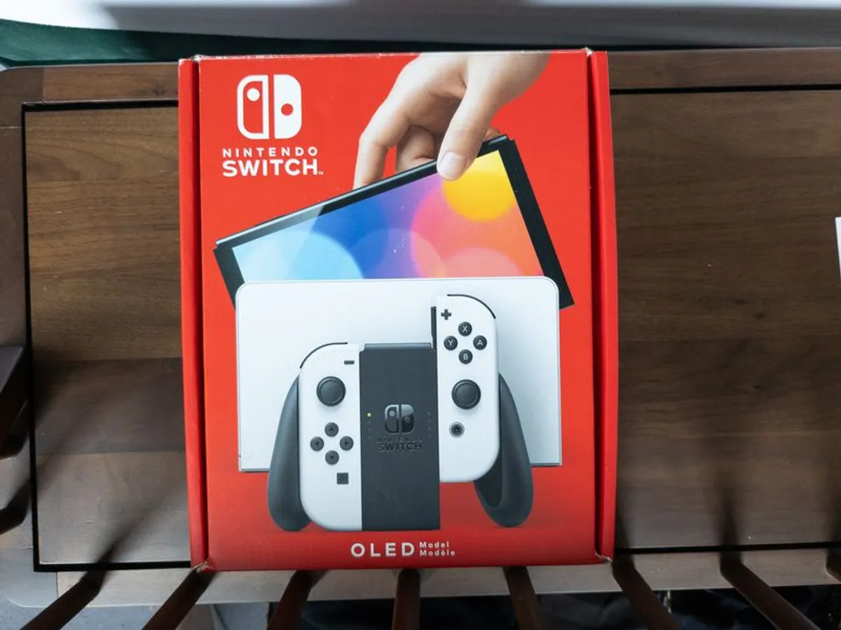 Nintendo Switch OLED + Case + 512GB SD card - Image 3
